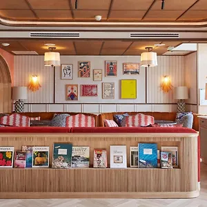 4* Hotel De Silhouette